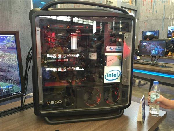 ChinaJoy 2016：Intel超大展区，酷炫设备亮眼