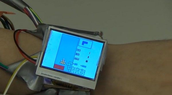 不用触控屏幕 让你单手可控制的智能手表 