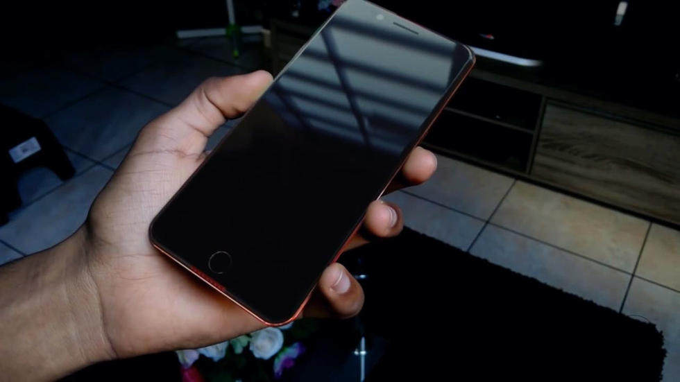 最像真机的iPhone 8 OLED双曲面+双扬声器