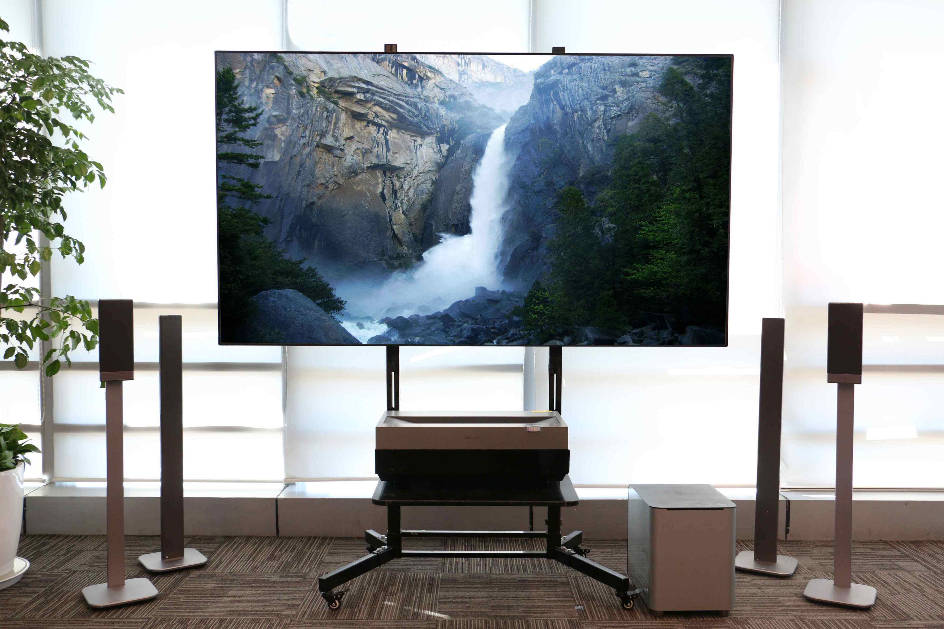 海信激光电视新品正式发布 88英寸巨屏身临其境