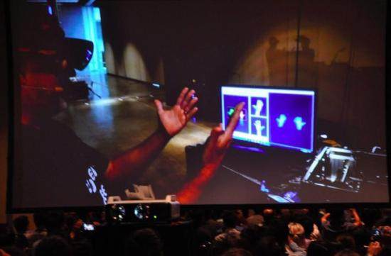 重磅 | 微软为下一代HoloLens开发AI芯片，可识别语音和图像
