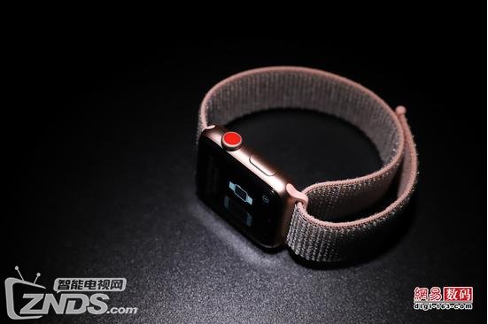 Apple Watch 3智能手表轻体验：eSIM卡独立手机而生