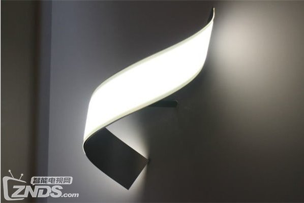 LG推出OLED台灯 计划2018年进行量产