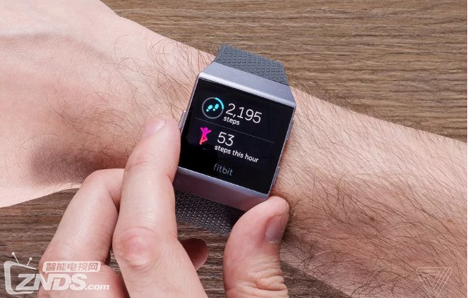 Fitbit将于10月1日以299.95美元推出Ionic智能手表