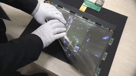 LG推出65英寸可卷曲柔性屏OLED电视