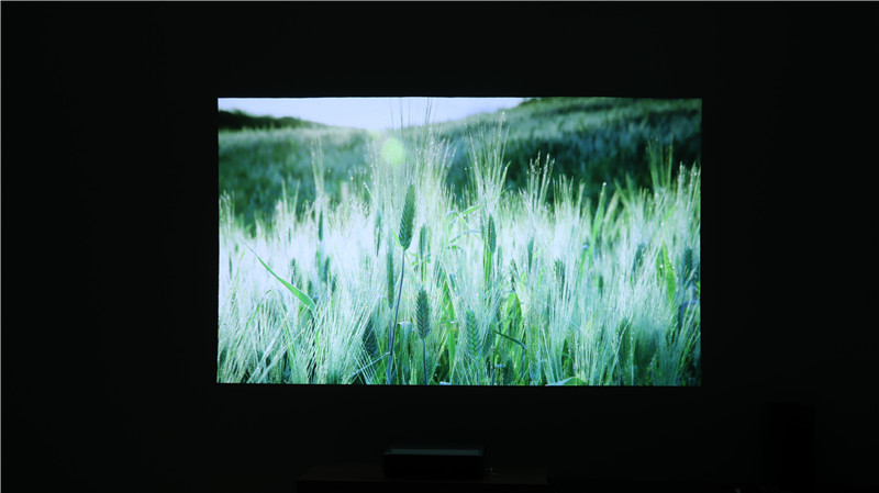 一睹WEMAX ONE Pro激光电视真容：画质堪比4K电视!