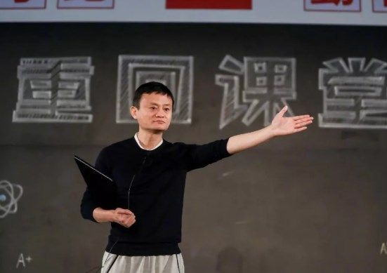 老师马云向右,总裁刘强东向左