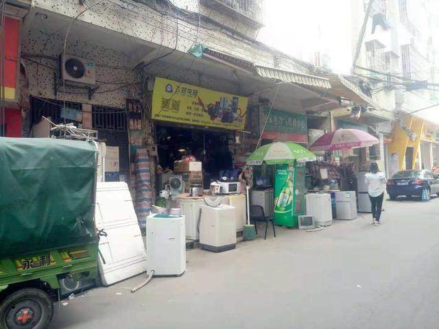 曾经的“山寨电视”聚集地 双十一仍旧一片忙碌景象