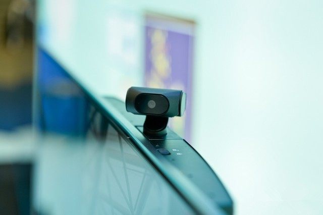 海信社交电视S7F开始在市场售卖，配置325°全景云台摄像头