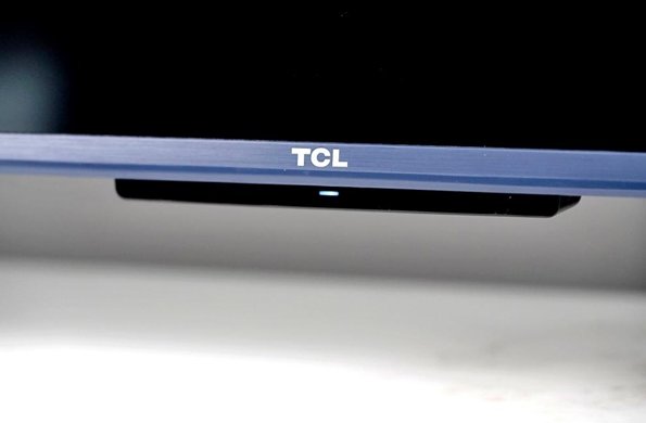 TCL V8E Max游戏电视图赏 配备游戏手柄