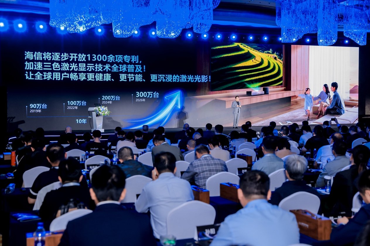 升是影院隐是艺术！海信发布全球首款100英寸可卷曲激光影院