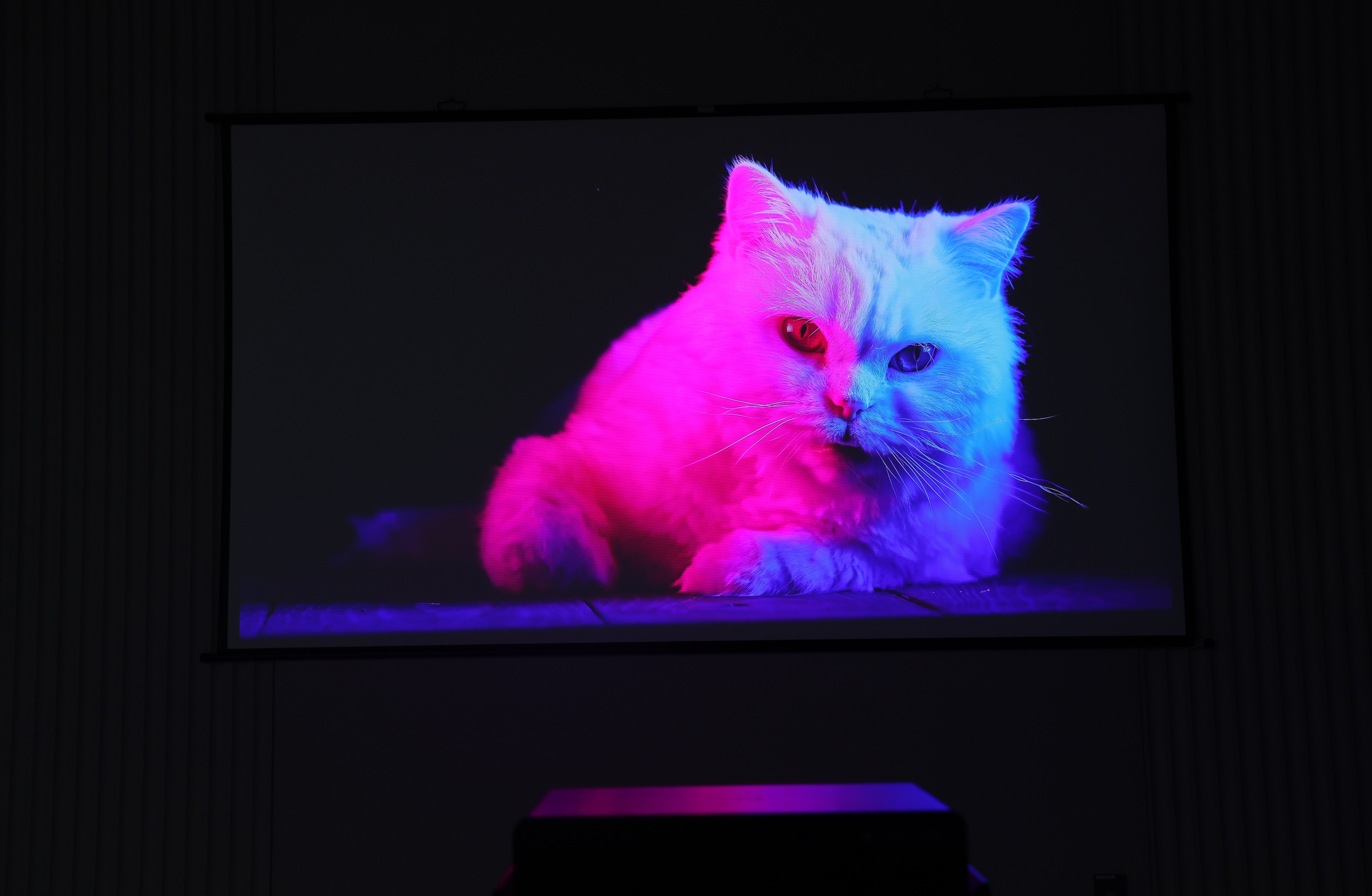 投影仪对比度是什么意思?多少比较好?当贝投影仪带你看清画面层次 投影仪对比度是什么意思?多少比较好?当贝投影仪带你看清画面层次