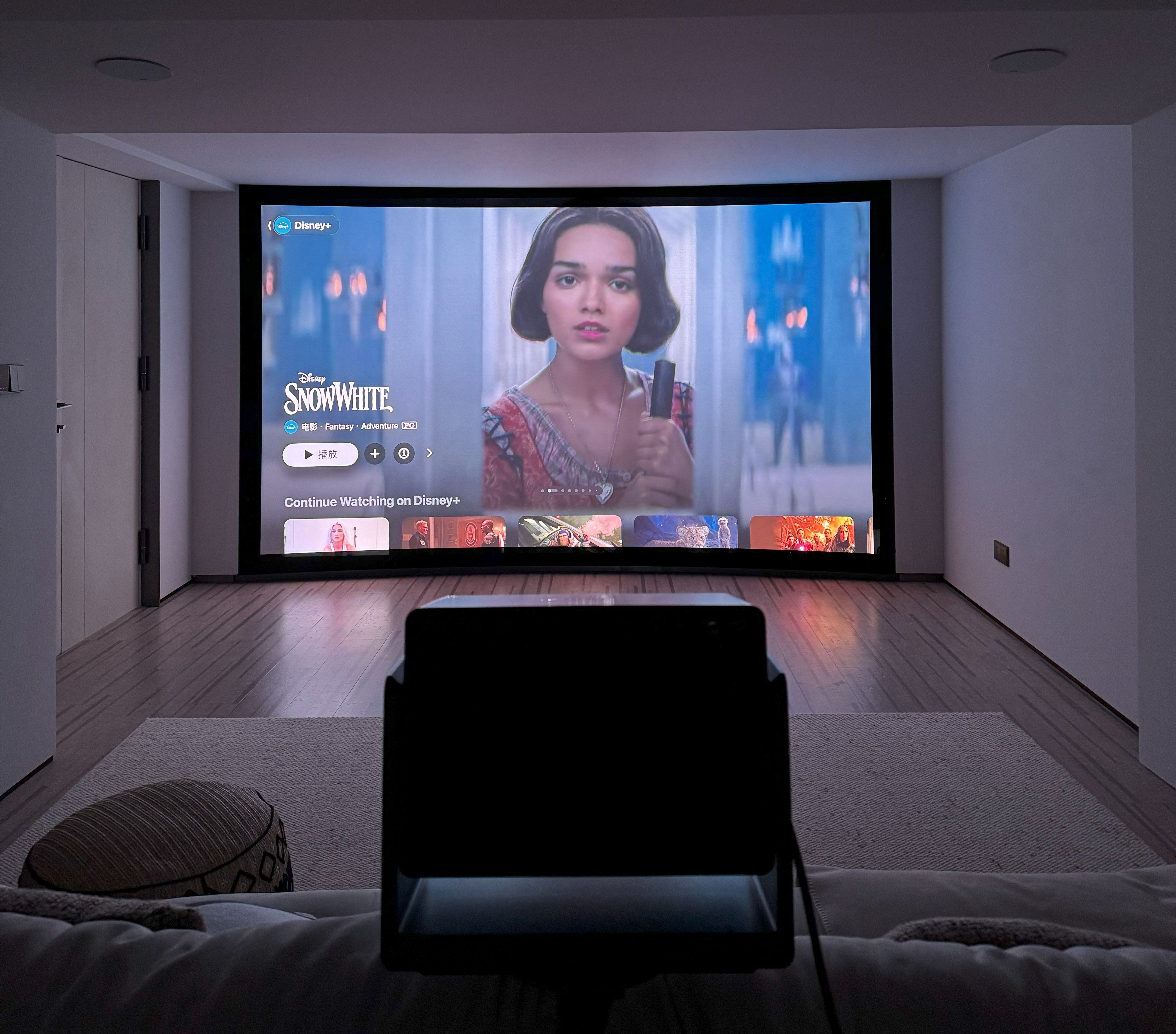 投影仪对比度是什么意思?多少比较好?当贝投影仪带你看清画面层次 投影仪对比度是什么意思?多少比较好?当贝投影仪带你看清画面层次