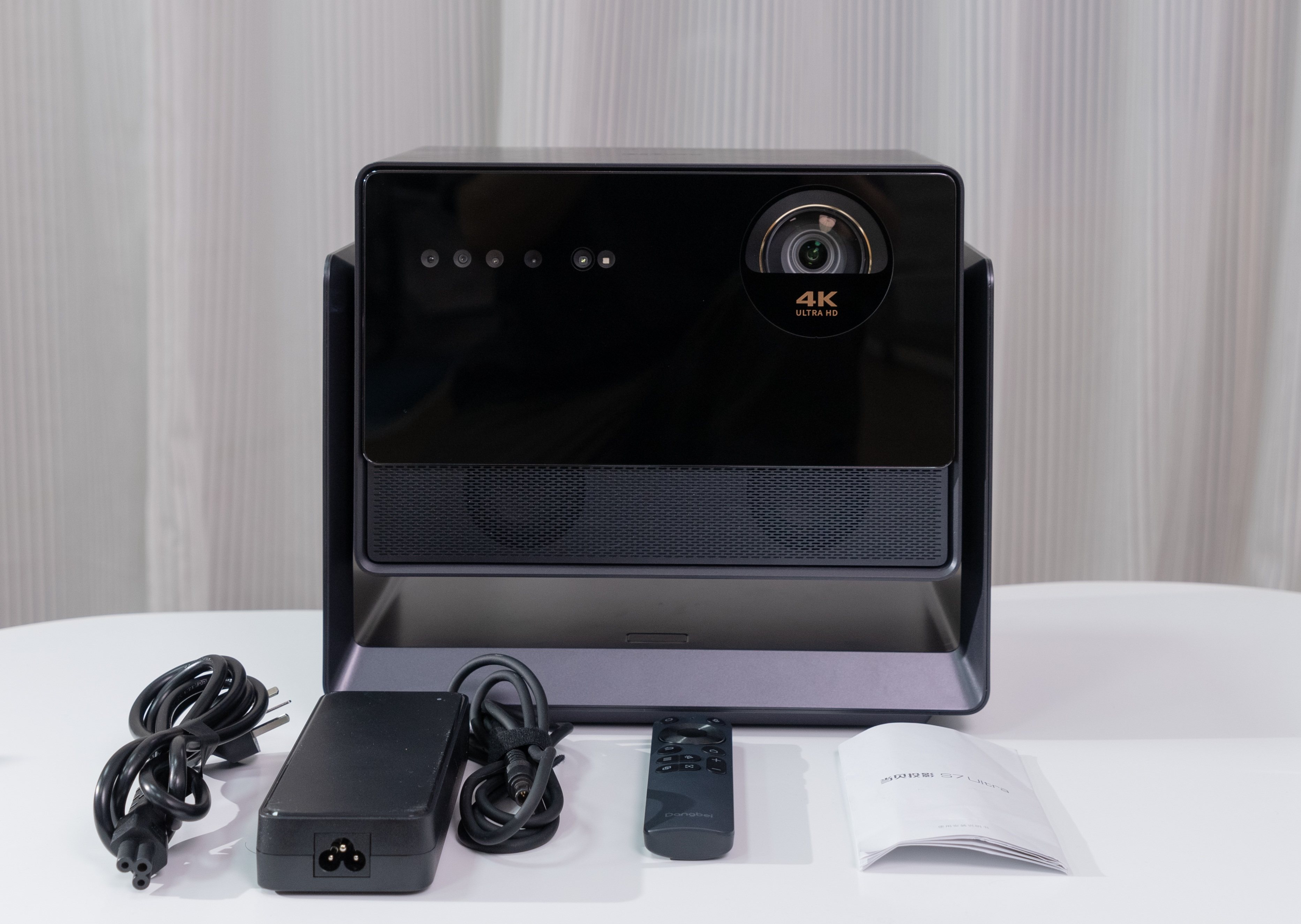 万元投影仪最强是哪款?2026万元家用投影仪推荐当贝S7 Ultra Max