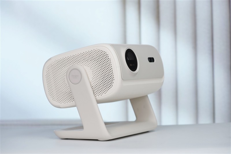 三色激光画质惊人!当贝D7X激光投影仪评测:两千多元即体验旗舰技术 三色激光画质惊人!当贝D7X激光投影仪评测:两千多元即体验旗舰技术