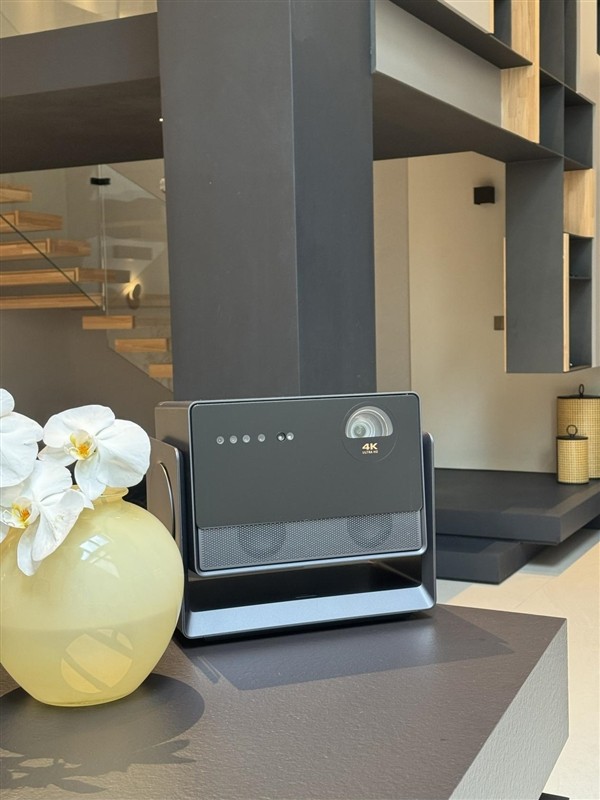 家庭影院选电视还是投影 2026最值得买的家庭影院投影仪推荐 家庭影院选电视还是投影 2026最值得买的家庭影院投影仪推荐