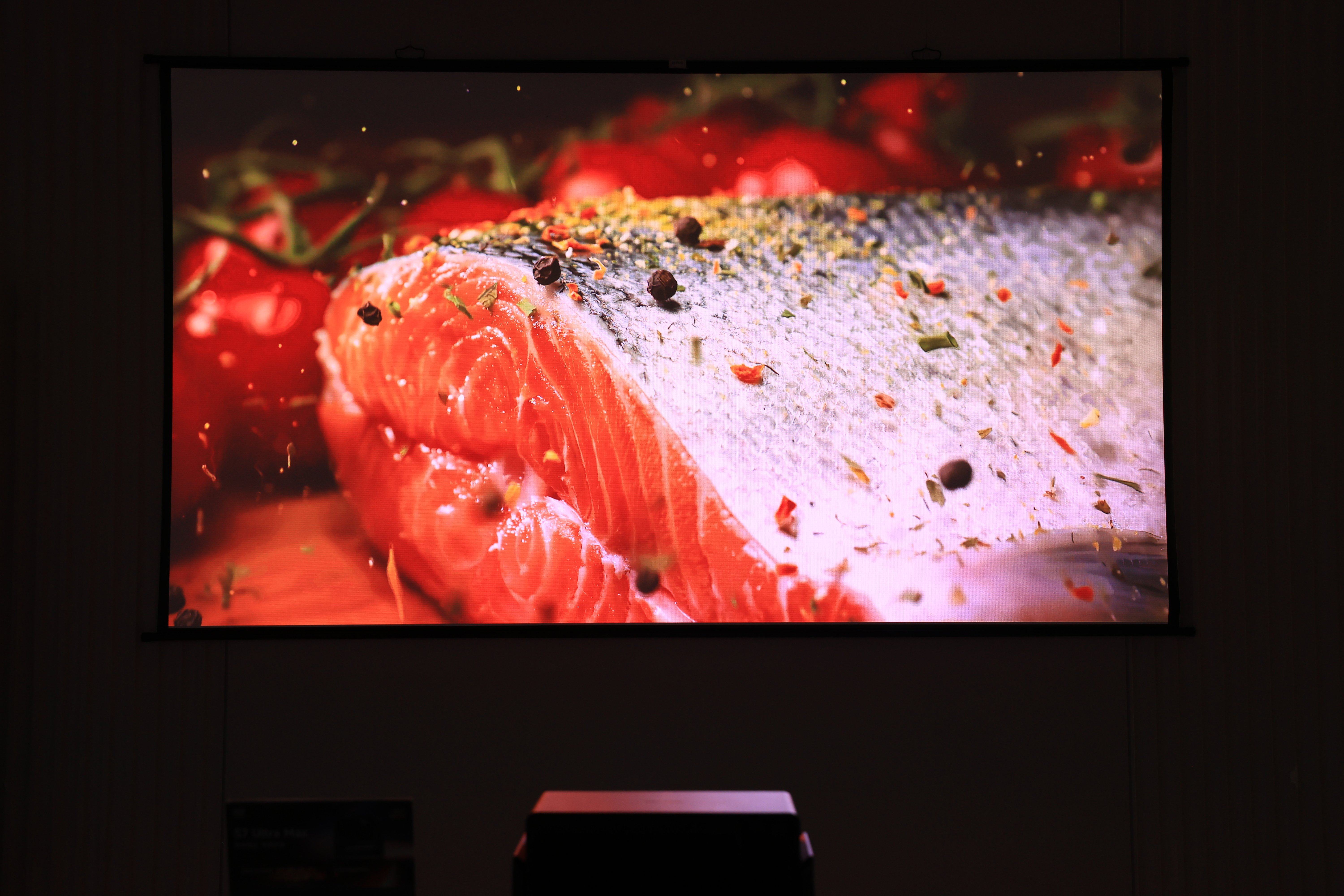 用投影仪看电影眼睛更累吗?投影仪和电视哪个更护眼?