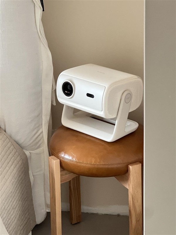 租房投影仪推荐买哪款 当贝D7XPro让租房变温馨小家