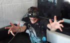 丢掉你的手柄 这颗传感器让你用双手体验 VR 世界