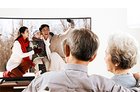 TCL P1S-CF 智能曲面电视：最适合老年人的电视机