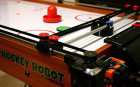 Air Hockey Robot EVO桌面冰球游戏系统：将人虐哭的机器人