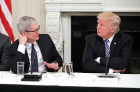 <b>特朗普称库克承诺苹果将在美国建设3座大工厂</b>