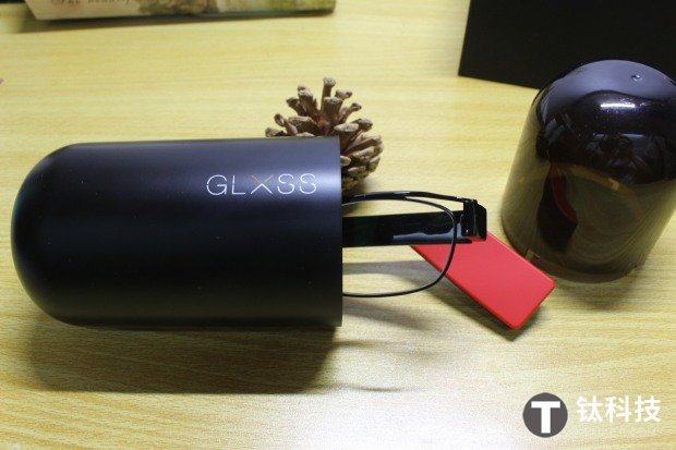 《奥秘海疆》新剧照暴光 荷兰弟、阿里摸索洞窟