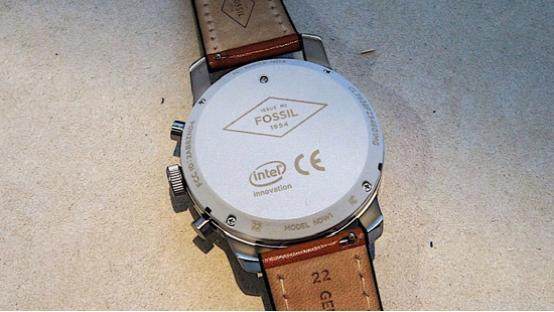 Fossil Q54智能手表上手：高颜值运动追踪器
