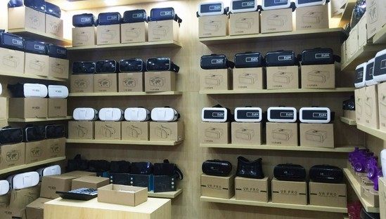 外媒调查华强北VR市场：VR盒子每天分销1万台