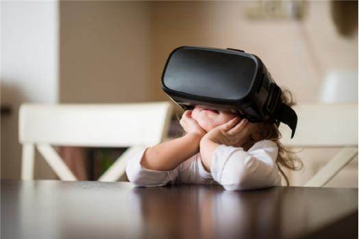 虚拟现实产品何时进入寻常百姓家？还有四步