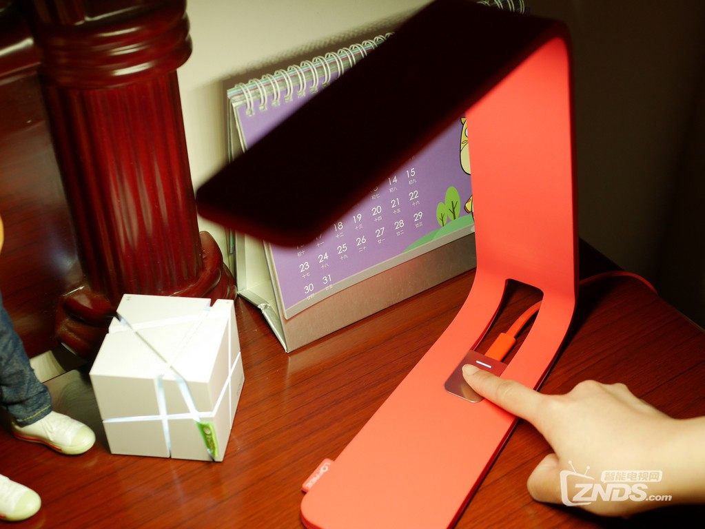 弯折的艺术——LOFREE洛斐硅胶纸片台灯评测