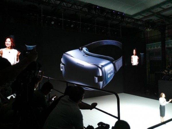 充满科技感的产物：三星发布新一代Gear VR设备