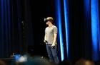 扎克伯格展示下一代 VR 设备 彻底摆脱 PC 束缚